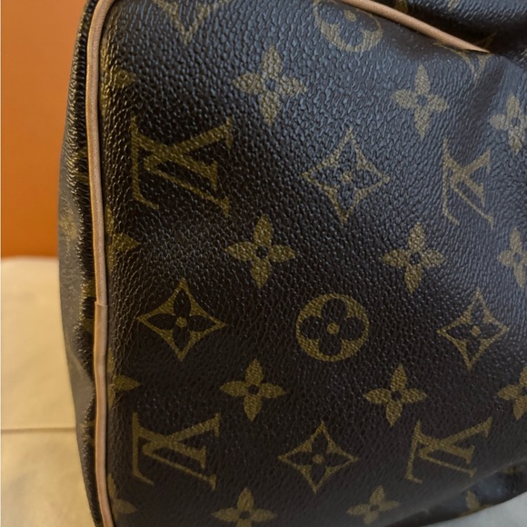 AUTHENTIC Louis Vuitton Speedy 35 Monogram Handbag. - Picture 4 of 12